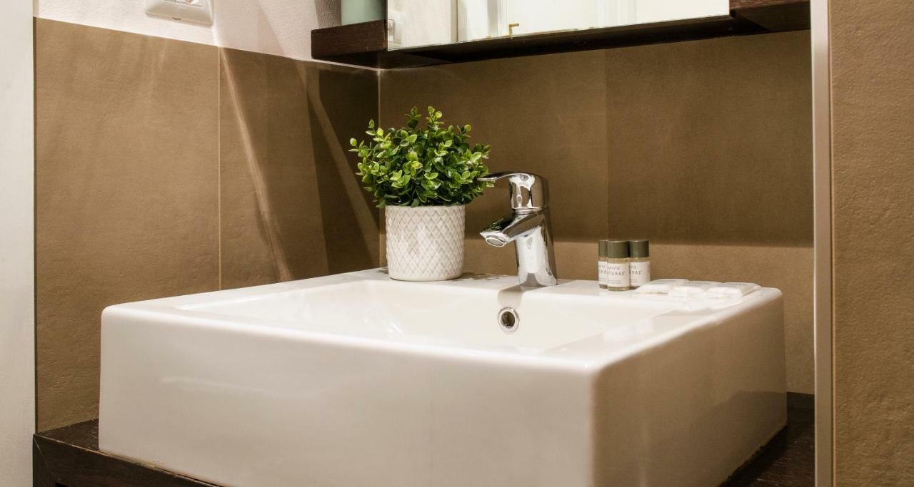 Flowers Apartment Joivy 25 Como Kültér fotó